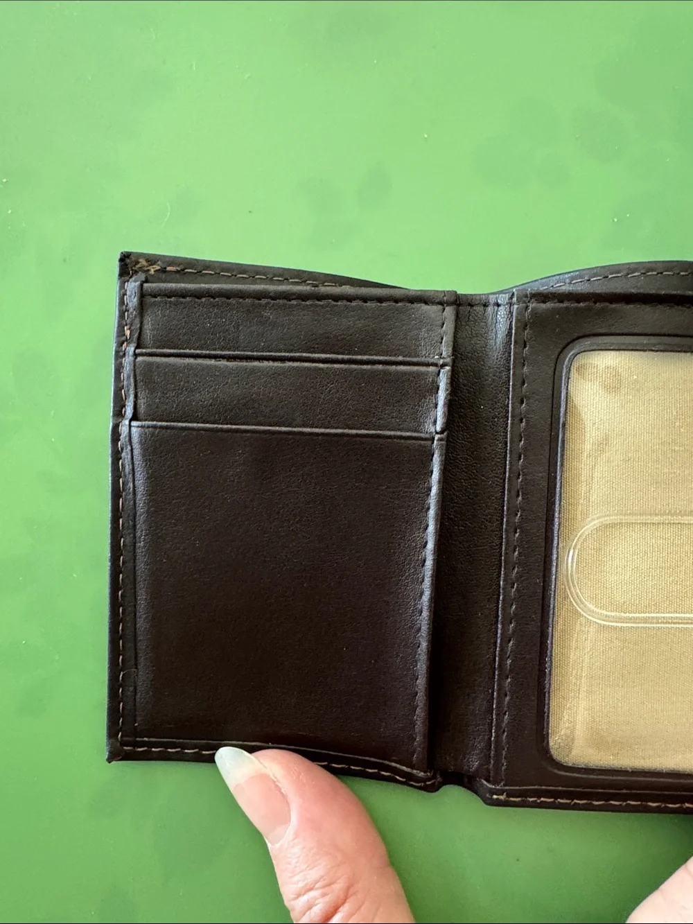Columbia Brown Leather wallet with Contrast Stitching